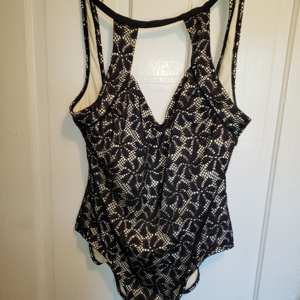 Time and Tru woman's one piece bathing suit